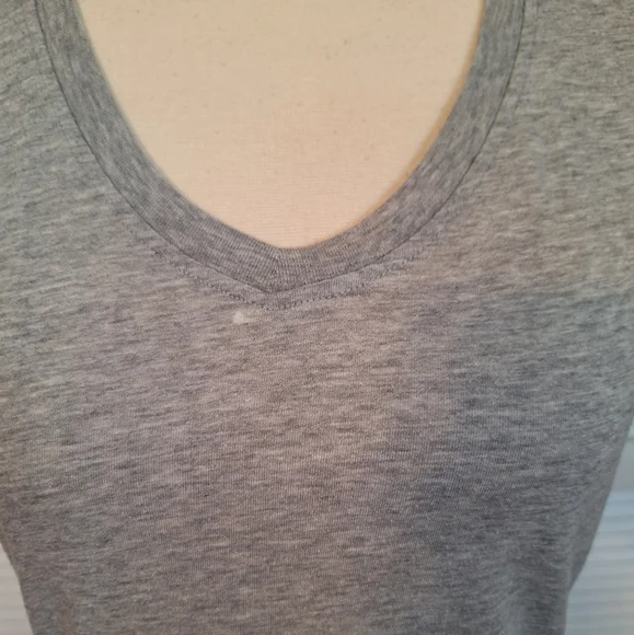 Nike Women's Gray V-Neck Dri fit T-Shirt Small *D3 - Picture 4 of 6